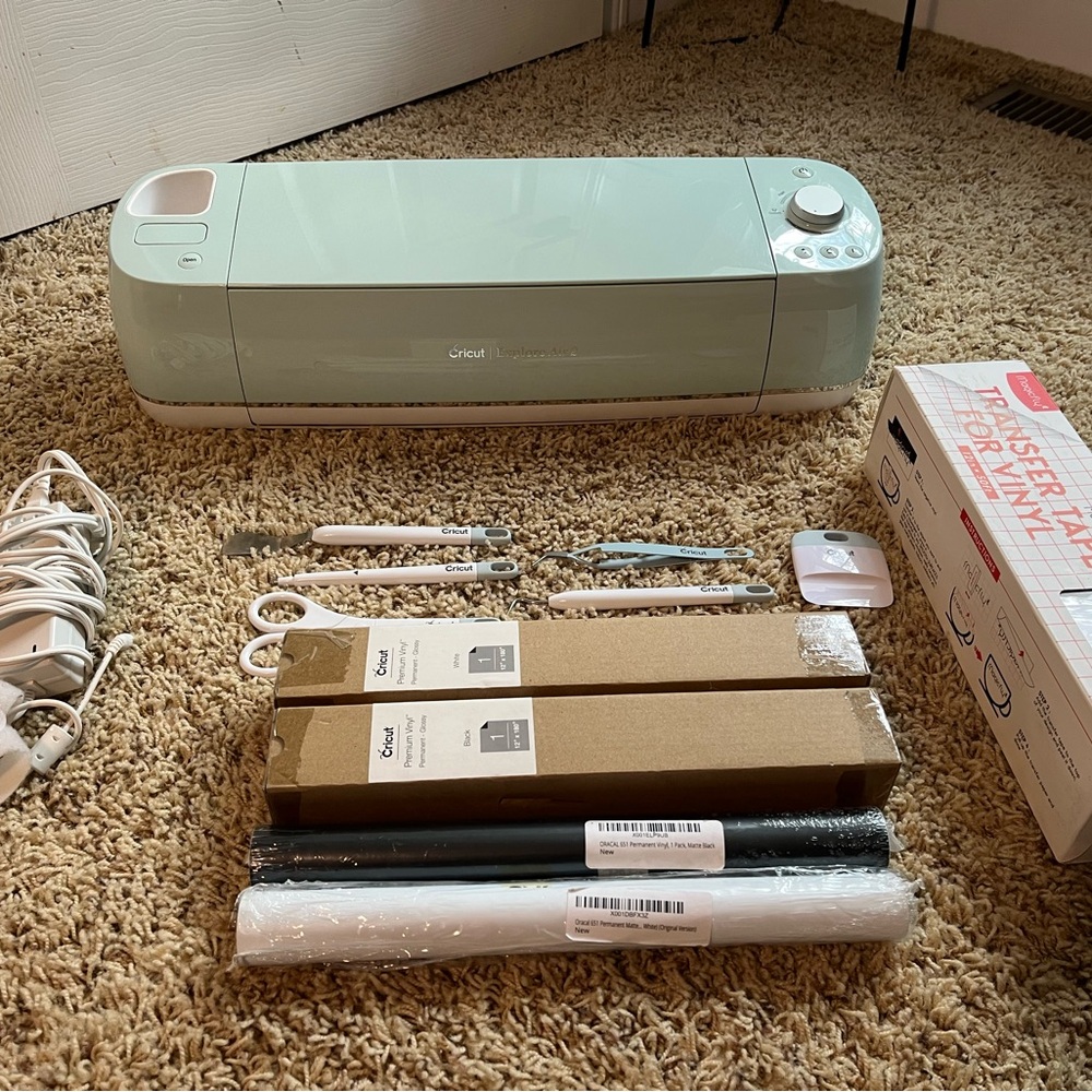 Cricut Explore Air 2 + Vinyl and Tool Set
